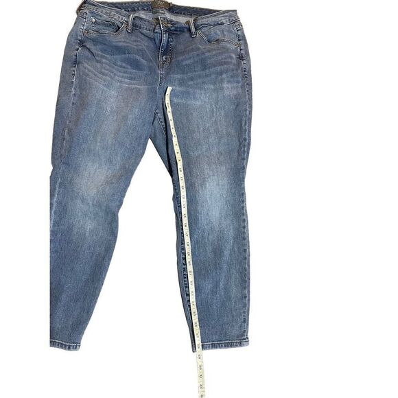 Torrid Feel the Fit Mid rise skinny vintage skinny 18R - Picture 4 of 7